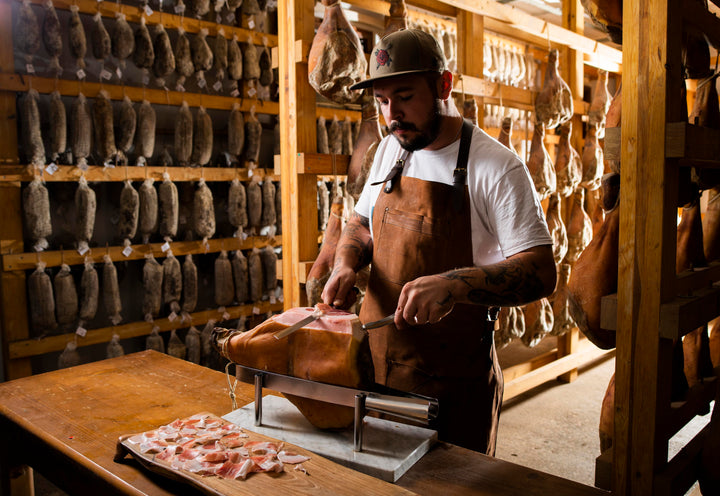 HOW TO CHOOSE THE RIGHT KNIFE FOR THE RIGHT PROSCIUTTO