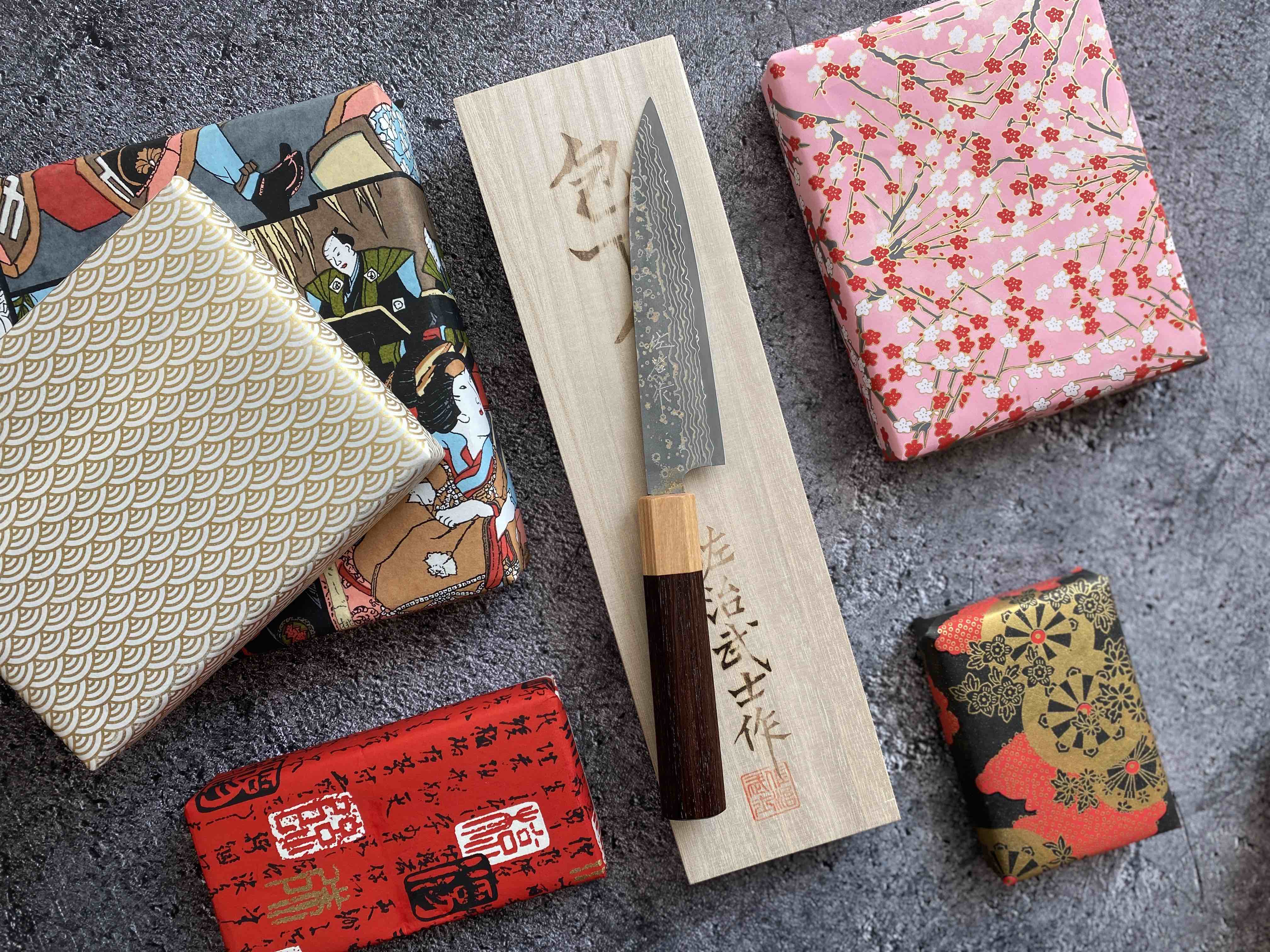 http://sharpedgeshop.com/cdn/shop/articles/Japanese_knives_are_great_gifts.jpg?v=1665669350