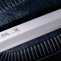 Kawamura Kiritsuke Yanagi Shirogami #1 300mm (11.8") originates from one of the most famous knifemaking centers in Japan, where it was handcrafted by master blacksmiths of the Sakai Kikumori smithy. It represents the pinnacle of Japanese knifemaking. The single-bevel blade is adorned by a stunning damascus pattern.