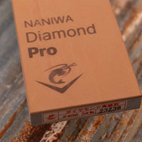 Naniwa Diamond Pro stone with grit #400 is a premium diamond plate of lower granulation that is excellent for knife sharpening even when we are dealing with very hard steel and ceramics, for which regular whetstones prove ineffective or too slow. It is suitable for all types of steel. The low grit makes it especially suitable for repairing damaged blades and flattening other whetstones.