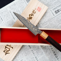 The Saji Petty VG-10 Gold RWO 135 mm is a small Japanese kitchen knife suitable for preparing meat, fish and vegetables. However, it would be an injustice to call it just a kitchen knife, as it is a remarkable example of blacksmith's craftsmanship - from its unique design to its very specific features.
