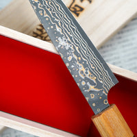 The Saji Petty VG-10 Gold RWO 135 mm is a small Japanese kitchen knife suitable for preparing meat, fish and vegetables. However, it would be an injustice to call it just a kitchen knife, as it is a remarkable example of blacksmith's craftsmanship - from its unique design to its very specific features.