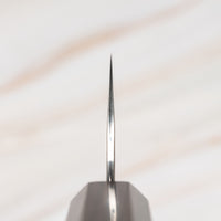 Knife choil. Kurosaki Bunka Gekko from the Gekko line is the work of a talented master blacksmith Yu Kurosaki. The minimalistic, lightweight, perfectly balanced blade is treated to a high polish. The knife features new VG-XEOS steel (61 HRC), which has excellent resistance to wear and corrosion, and is fitted with an oak handle.