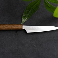 Kurosaki Petty from the Gekko line is another special blade from the hands of a talented young master blacksmith Yu Kurosaki. The minimalistic blade is treated to a high polish − hence the name Gekkō (月光), moonlight in Japanese. Made from VG-XEOS steel (61 HRC), it has excellent resistance to wear and corrosion.