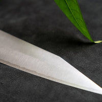 Kurosaki Sujihiki Gekko from the Gekko line is the work of a talented master blacksmith Yu Kurosaki. The minimalistic, lightweight, perfectly balanced blade is treated to a high polish. The knife features new VG-XEOS steel (61 HRC), which has excellent resistance to wear and corrosion, and is fitted with an oak handle.