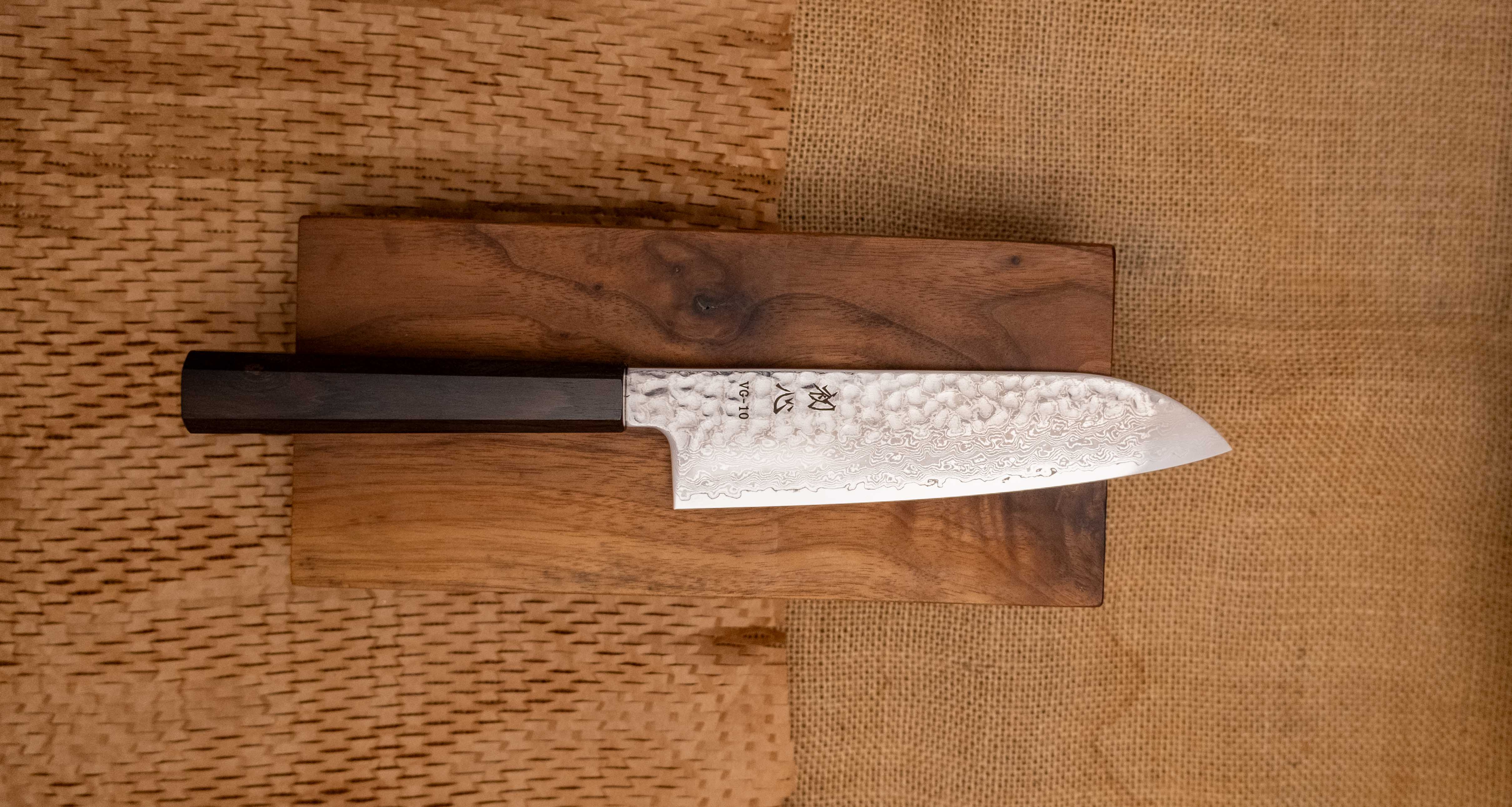 Chef's Knife Hayabusa Santoku VG-10 Tsuchime Damascus Ebony 180mm (7.1")