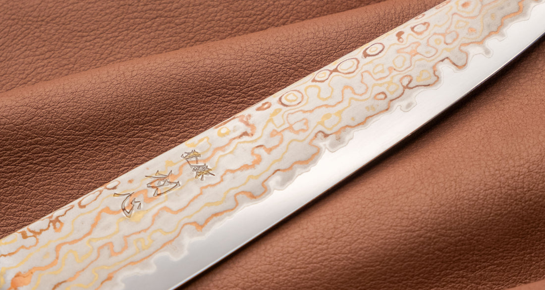 Hayabusa Petty Aogami #2 Rainbow Damascus 150mm is a versatile Japanese kitchen knife ideal for preparing meat, fish, and vegetables. Its blade, made of Aogami #2 steel, is thin and precise. It excels in sharpness, edge retention, and ease of maintenance, but above all looks - with the unique rainbow damascus pattern!