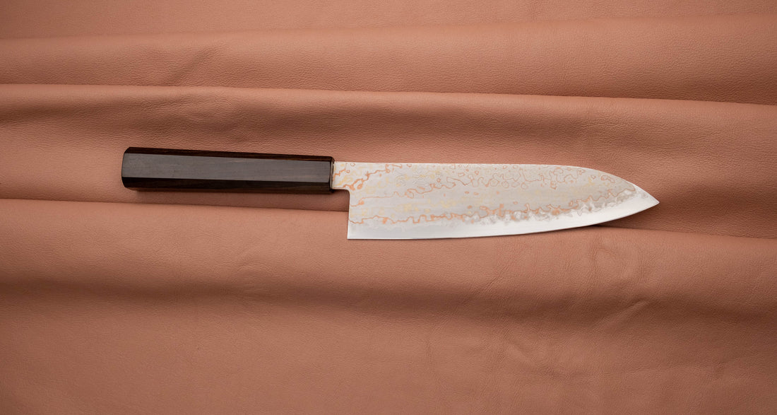 Hayabusa Santoku Aogami #2 Rainbow Damascus is a versatile Japanese kitchen knife ideal for preparing meat, fish, and vegetables. Its blade, made of Aogami #2 steel, is thin and precise. It excels in sharpness, edge retention, and ease of maintenance, but above all - looks - with the unique rainbow damascus pattern!