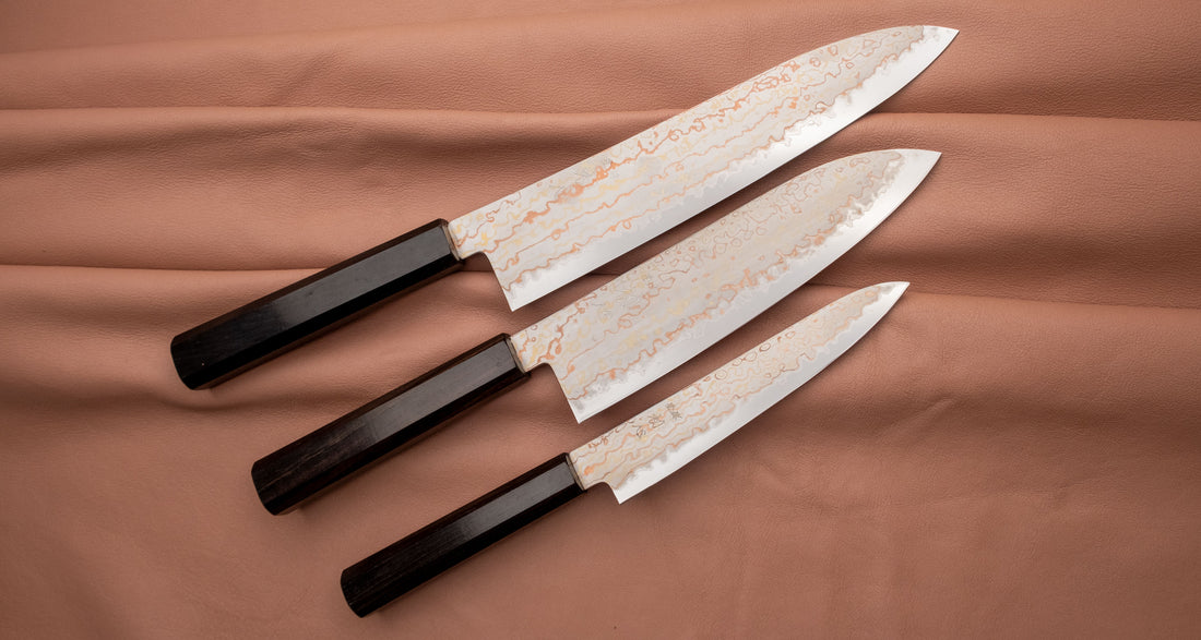 Hayabusa Petty Aogami #2 Rainbow Damascus 150mm is a versatile Japanese kitchen knife ideal for preparing meat, fish, and vegetables. Its blade, made of Aogami #2 steel, is thin and precise. It excels in sharpness, edge retention, and ease of maintenance, but above all looks - with the unique rainbow damascus pattern!