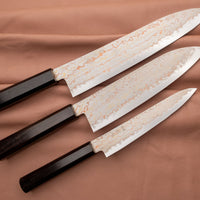 Hayabusa Petty Aogami #2 Rainbow Damascus 150mm is a versatile Japanese kitchen knife ideal for preparing meat, fish, and vegetables. Its blade, made of Aogami #2 steel, is thin and precise. It excels in sharpness, edge retention, and ease of maintenance, but above all looks - with the unique rainbow damascus pattern!