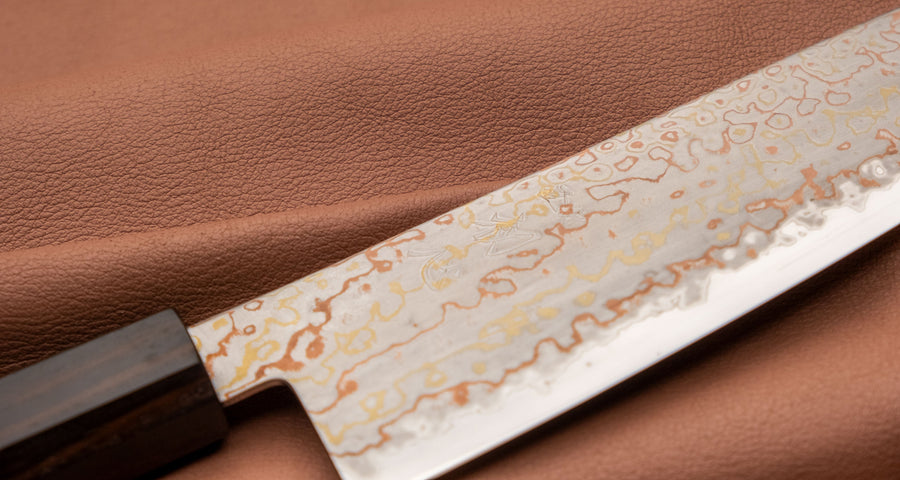 Hayabusa Gyuto Aogami #2 Rainbow Damascus is a versatile Japanese kitchen knife ideal for preparing meat, fish, and vegetables. Its blade, made of Aogami #2 steel, is thin and precise. It xcels in sharpness, edge retention, and ease of maintenance, but above all - looks - with the unique rainbow damascus pattern!