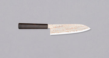 Hayabusa Santoku Aogami #2 Rainbow Damascus is a versatile Japanese kitchen knife ideal for preparing meat, fish, and vegetables. Its blade, made of Aogami #2 steel, is thin and precise. It excels in sharpness, edge retention, and ease of maintenance, but above all - looks - with the unique rainbow damascus pattern!