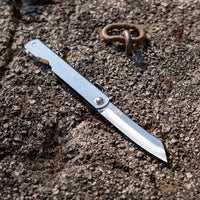 Higonokami is the most famous Japanese pocket knife. Higonokami is a small, lightweight and durable pocket knife of simple design, suitable for versatile use. The SILVER version is a made of a more affordable, but still very good high-carbon SK-5 steel, hardened to around 59 HRC.