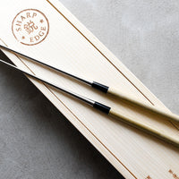 Kaneka Chopsticks are 305 mm long, made of stainless steel, the handle is made of magnolia and buffalo horn. They are extremely widespread and popular among Japanese professional chefs, where they are indispensable in baking tempura, as they can be used safely and comfortably over a hot stove due to their length.