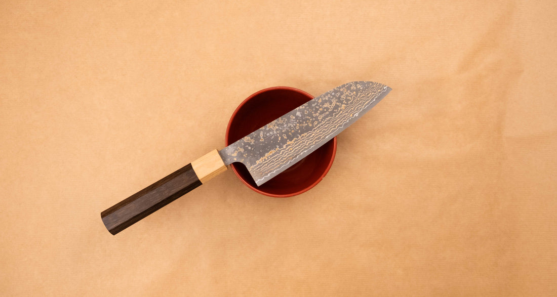 Saji&nbsp;Santoku VG-10 Gold RWO 165mm&nbsp;is a versatile Japanese kitchen knife suitable for preparing meat, fish and vegetables. However, it would be an injustice to call it just a kitchen knife, as it is a remarkable example of blacksmith's craftsmanship - from its unique design to its very&nbsp;specific features.