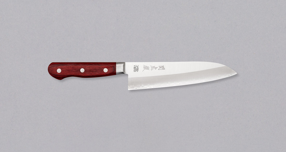 Seki Kotetsu Santoku VG-10 Migaki 180mm (7.1") [pakkawood vermelho]