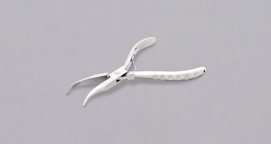 SharpEdge stainless steel fish bone pliers, with a length of 150mm (5.9"), are designed to remove fish bones effortlessly and quickly. The precise curved tips open up to 80mm wide and offer great precision and reach when removing those pesky fishbones even from deep within the fillet.