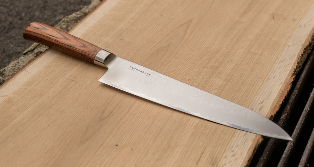 Tamahagane Tsubame Gyuto features a super-long blade of 270mm (10.6”) in length, reserved for only the most daring users. It also requires a large work area and a big cutting board. Due to its length, it is recommended for experienced chefs and all those who are accustomed to longer knives.