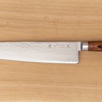 Tamahagane Tsubame Gyuto features a super-long blade of 270mm (10.6”) in length, reserved for only the most daring users. It also requires a large work area and a big cutting board. Due to its length, it is recommended for experienced chefs and all those who are accustomed to longer knives.