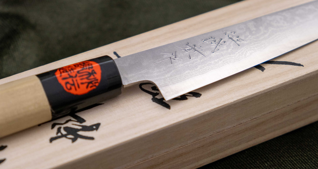 The minimalistic, lightweight petty was forged by the famous Shigeki Tanaka. It comes in a traditional Japanese paulownia wood box and makes a truly special gift. The superior Aogami #2 steel ensures long-lasting sharpness and easy sharpening. It's fitted with a traditional magnolia handle in D-shape.