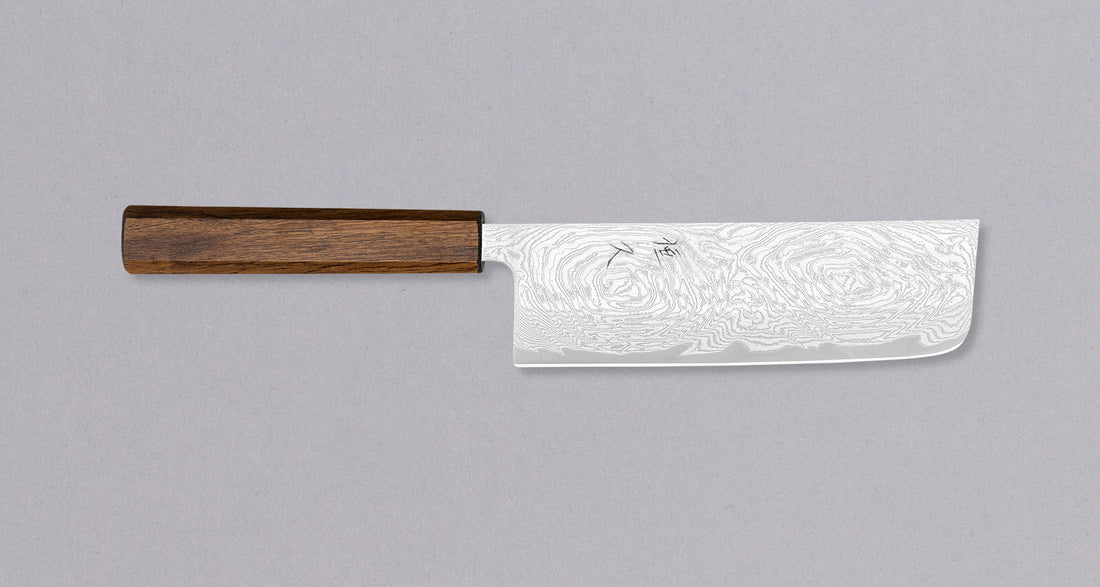 Tsunehisa Nakiri AUS-10 Nami 165mm is a Japanese kitchen knife for preparing vegetables. Its straight blade profile makes it ideal for chopping! AUS-10 steel is a no-fuss stainless steel with a fine sharpness and great edge retention, so maintenance won’t be a problem.