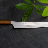 Kurosaki Sujihiki Gekko from the Gekko line is the work of a talented master blacksmith Yu Kurosaki. The minimalistic, lightweight, perfectly balanced blade is treated to a high polish. The knife features new VG-XEOS steel (61 HRC), which has excellent resistance to wear and corrosion, and is fitted with an oak handle.